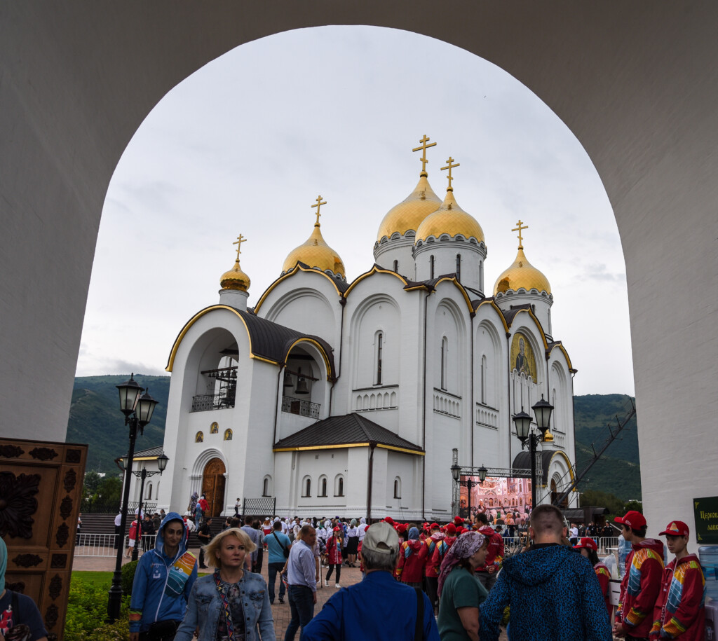 ПРЕДСТОЯТЕЛЬ РУССКОЙ ЦЕРКВИ ОСВЯТИЛ АНДРЕЕВСКИЙ КАФЕДРАЛЬНЫЙ СОБОР В ГЕЛЕНДЖИКЕ